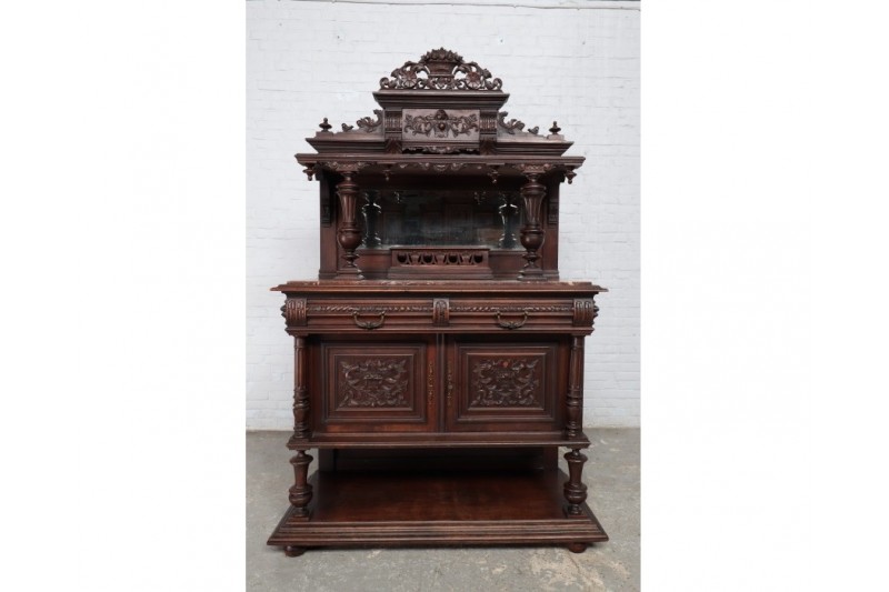 Antike Kommode aus der Renaissance um 1870. Kundenspezifische Möbel.