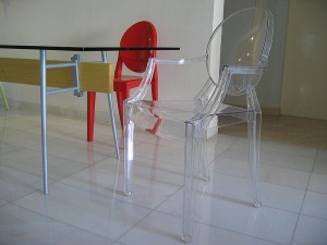 800px-Table_&_Chairs_by_Philippe_Starck