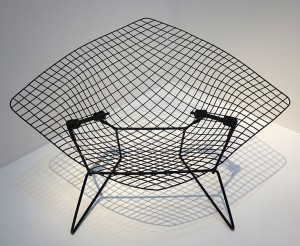 Diamond_Chair_-_Harry_Bertoia,_MNAM