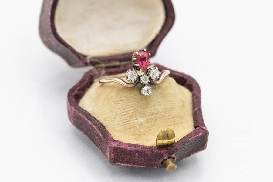 Stara biżuteria ze złota - wyjątkowy wygląd