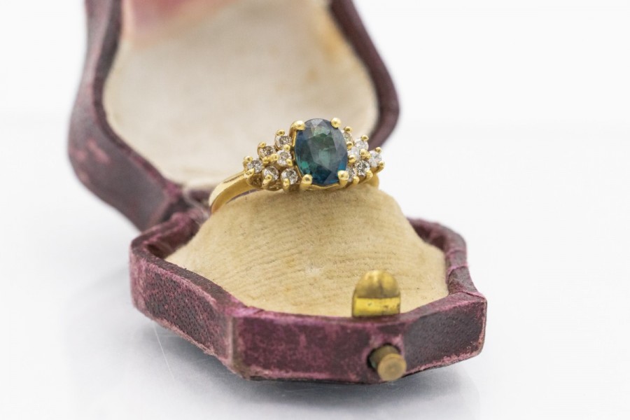 Stare złote pierścionki - wyjątkowy typ biżuterii
